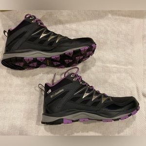 Columbia Women’s Trekker Mid Hiking Boots, 6.5